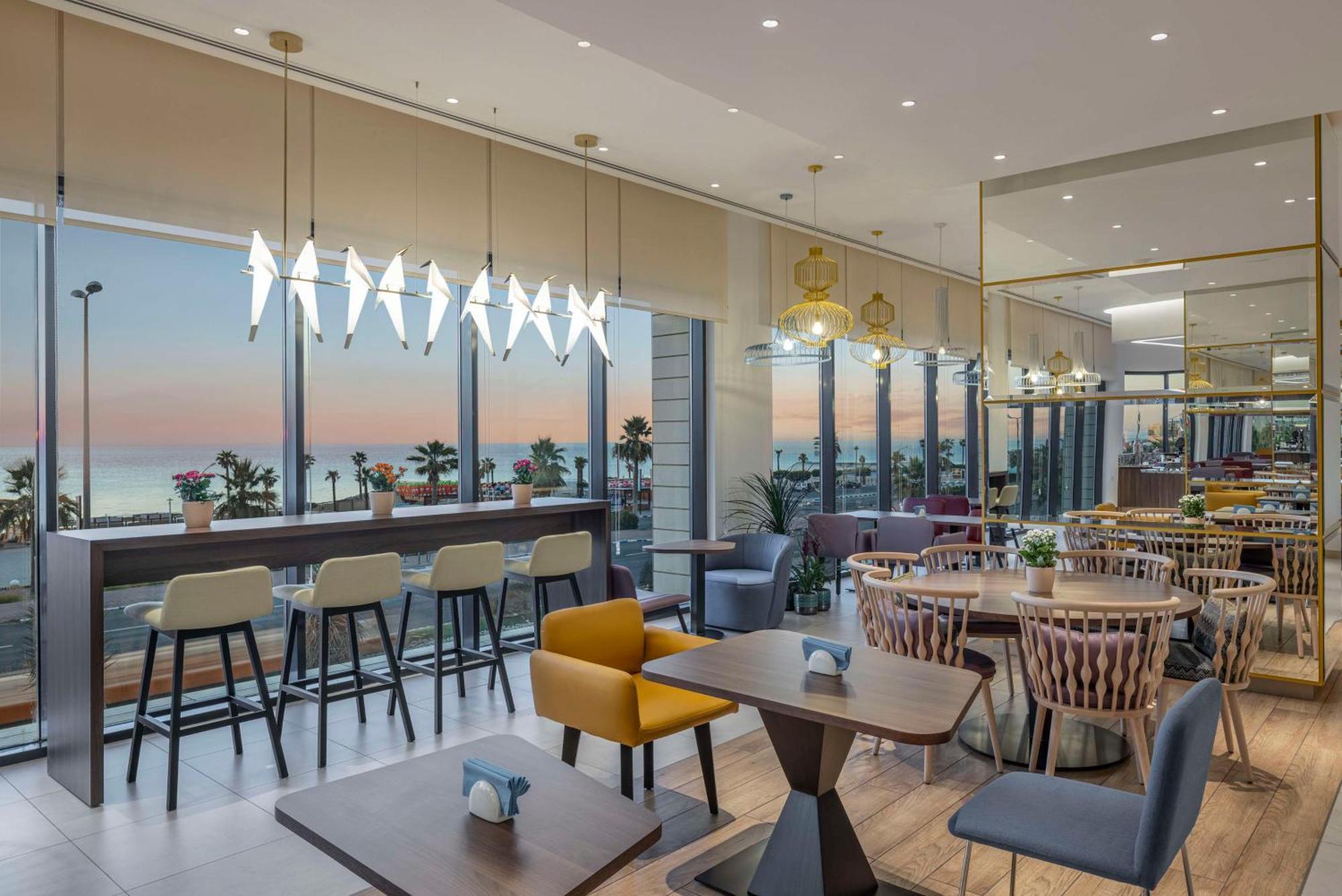 Hampton By Hilton Kuwait Salmiya Kuwait City Exterior foto
